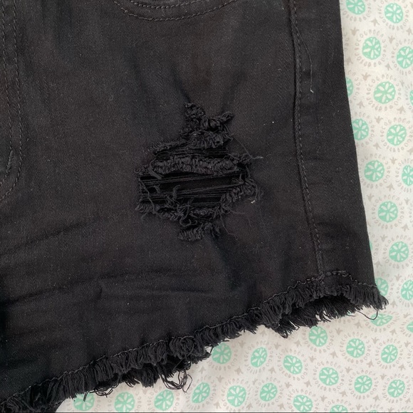 Black High-Waisted Shorts with Frayed Hem - Picture 5 of 12